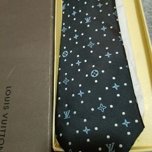 Louis Vuitton Tie monogram with white polka dots